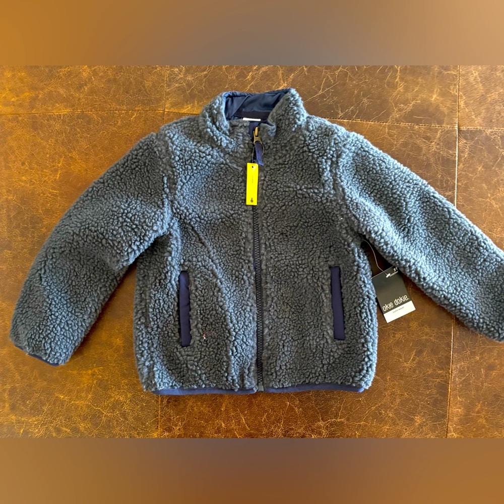 Okie Dokie boys coat
Size 3T
Color Navy 
NWT
